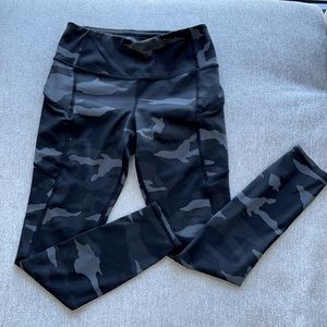 Athleta Camo Contender 7/8 Tight